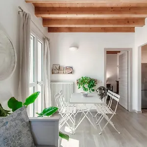 Casa Luna By Quokka 360 - Cathedral And City View Apartment Como